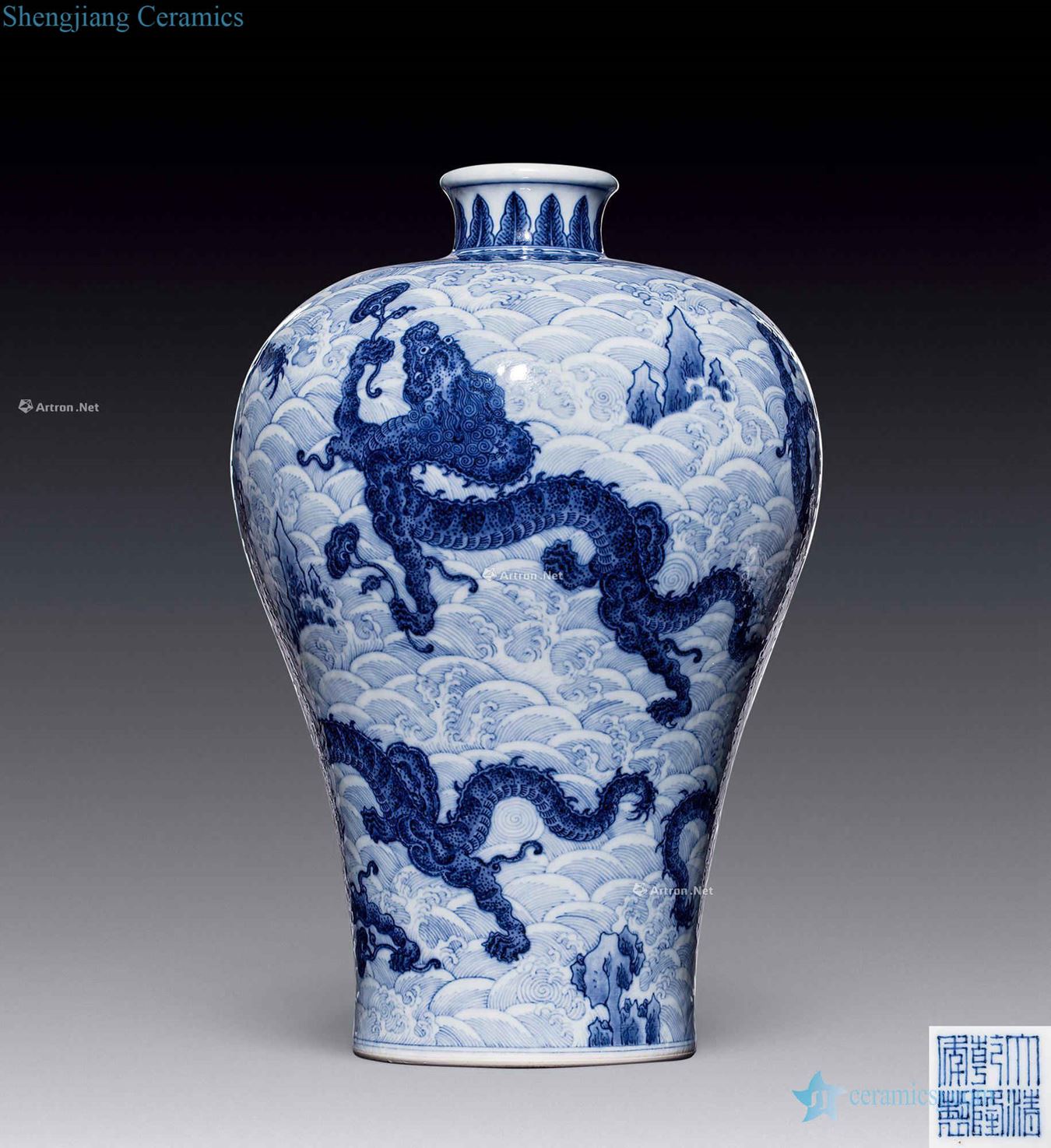 Qing qianlong Blue sea dragon bottle