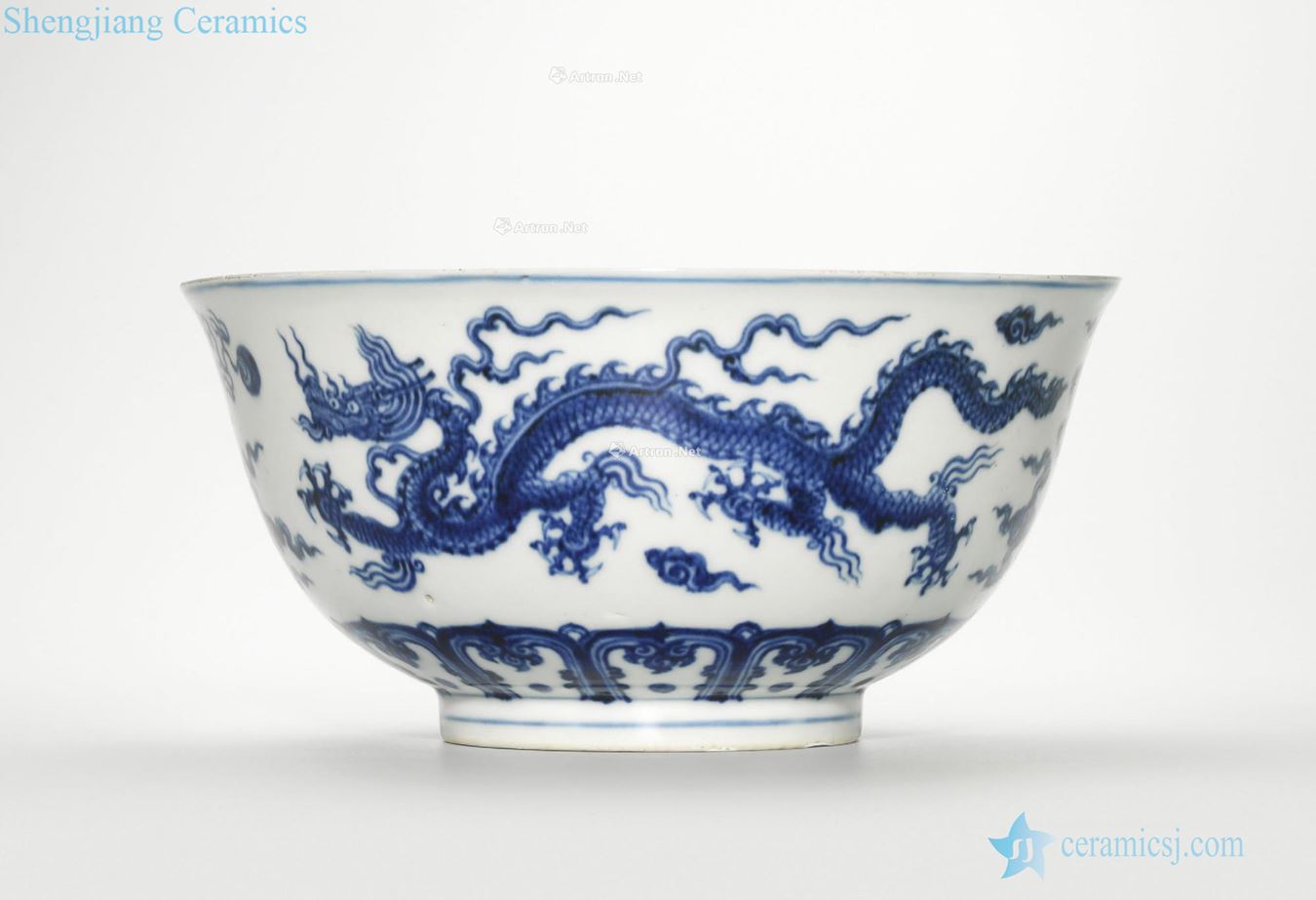 In the 18th century qing Blue and white dragon playing pearl grain 盌