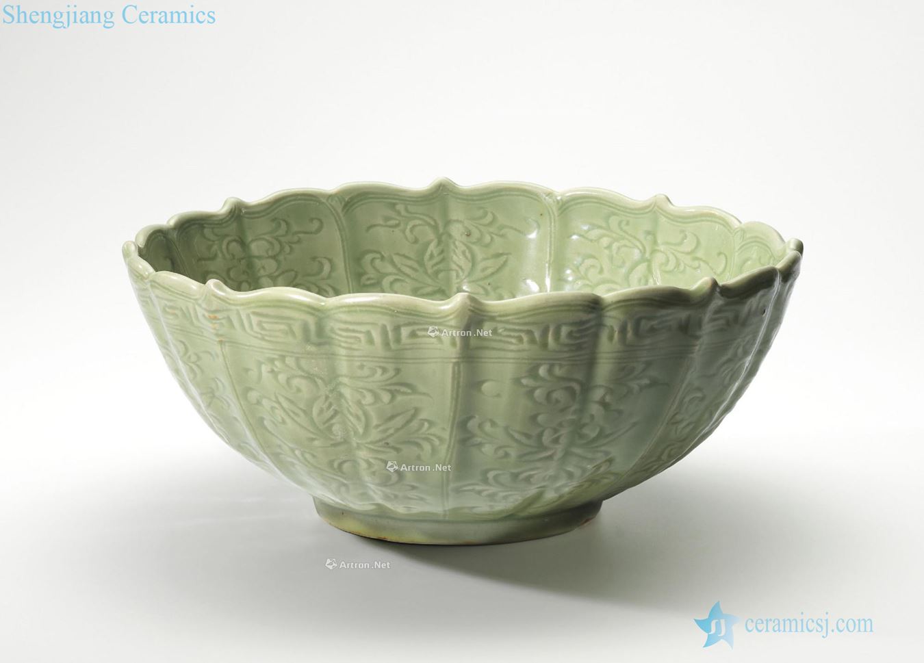 Ming Longquan green glaze hand-cut ling 盌 fancy
