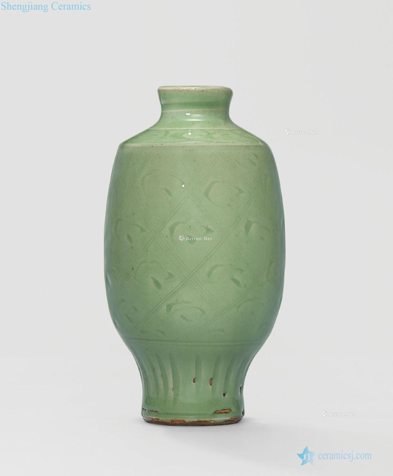 Ming Longquan green glazed carved the vase