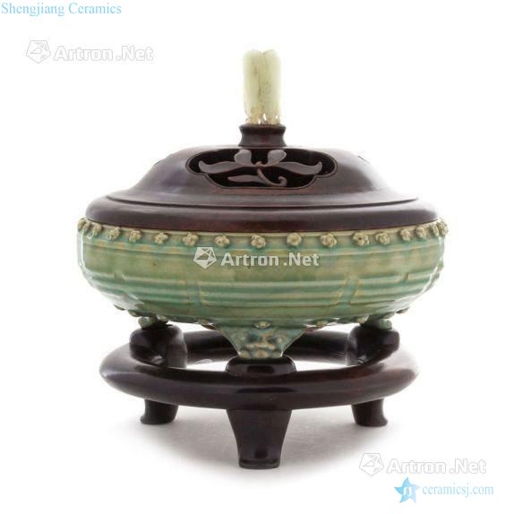 Ming Longquan celadon celadon furnace with three legs