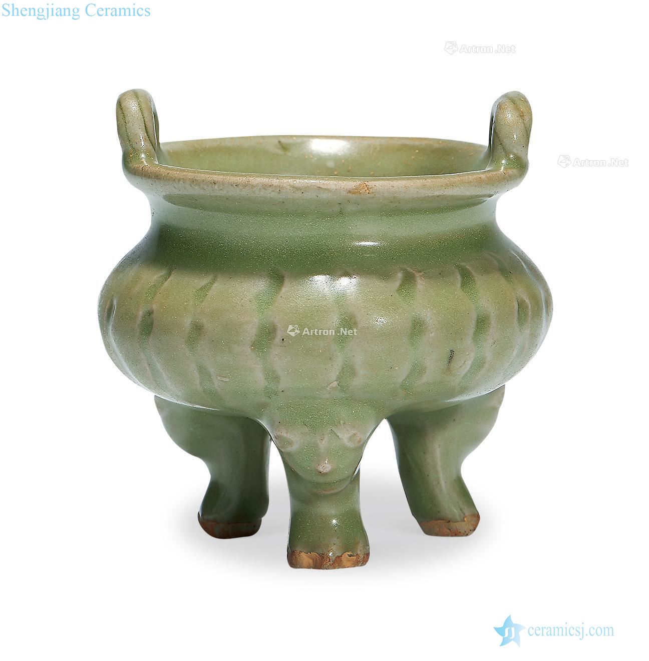 Ming Longquan celadon glaze to the ear furnace with three legs