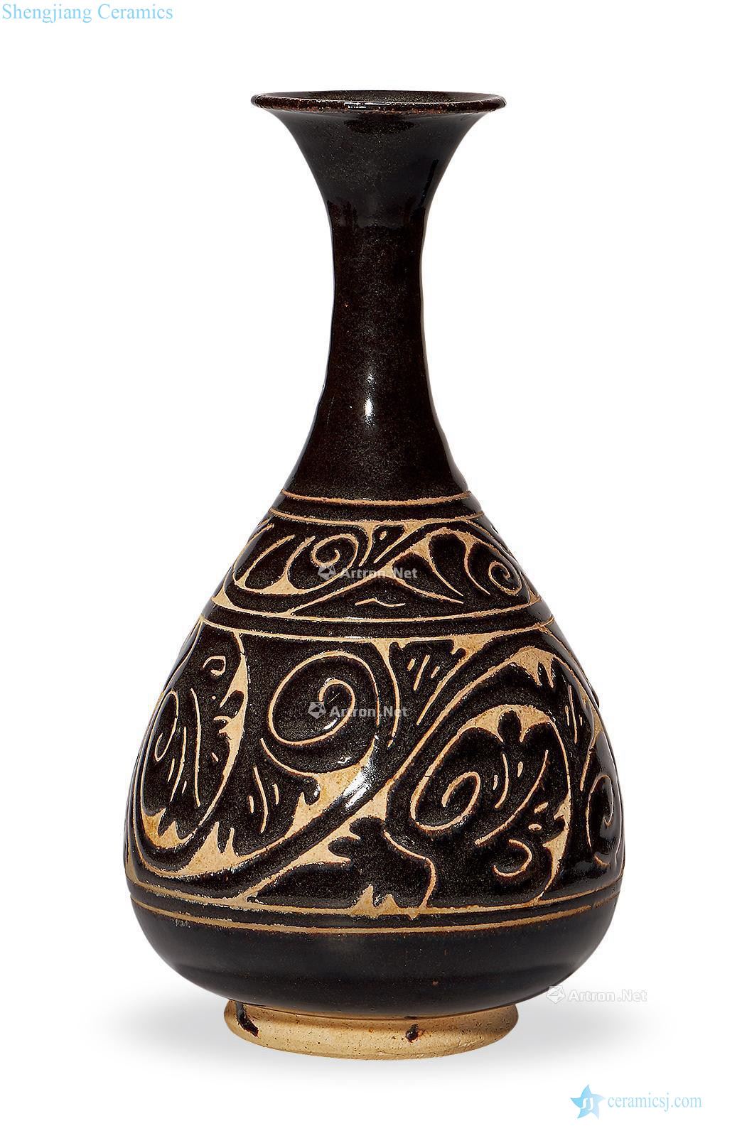 Ming The black glaze carved flowers okho spring bottle