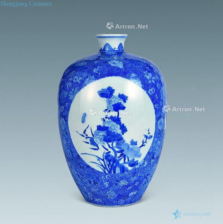 In the Ming dynasty Blue and white flowers that open a window in the evening