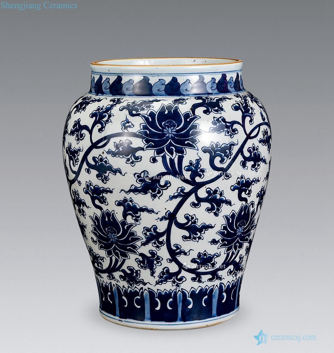 In the Ming dynasty Blue and white lotus flower pot