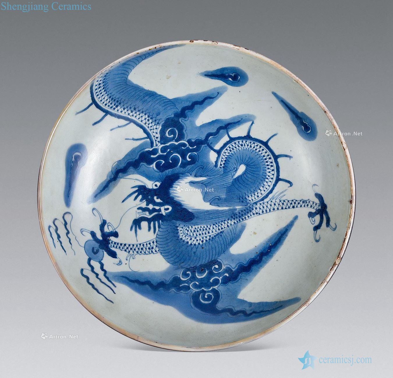 In the qing dynasty Blue and white dragon disc