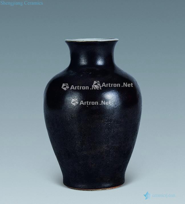 In the Ming dynasty in brown glazed flask