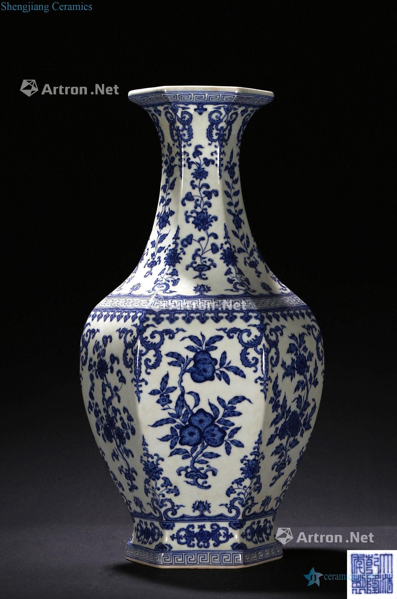 qing Blue and white ruffled branch flowers and grain vase