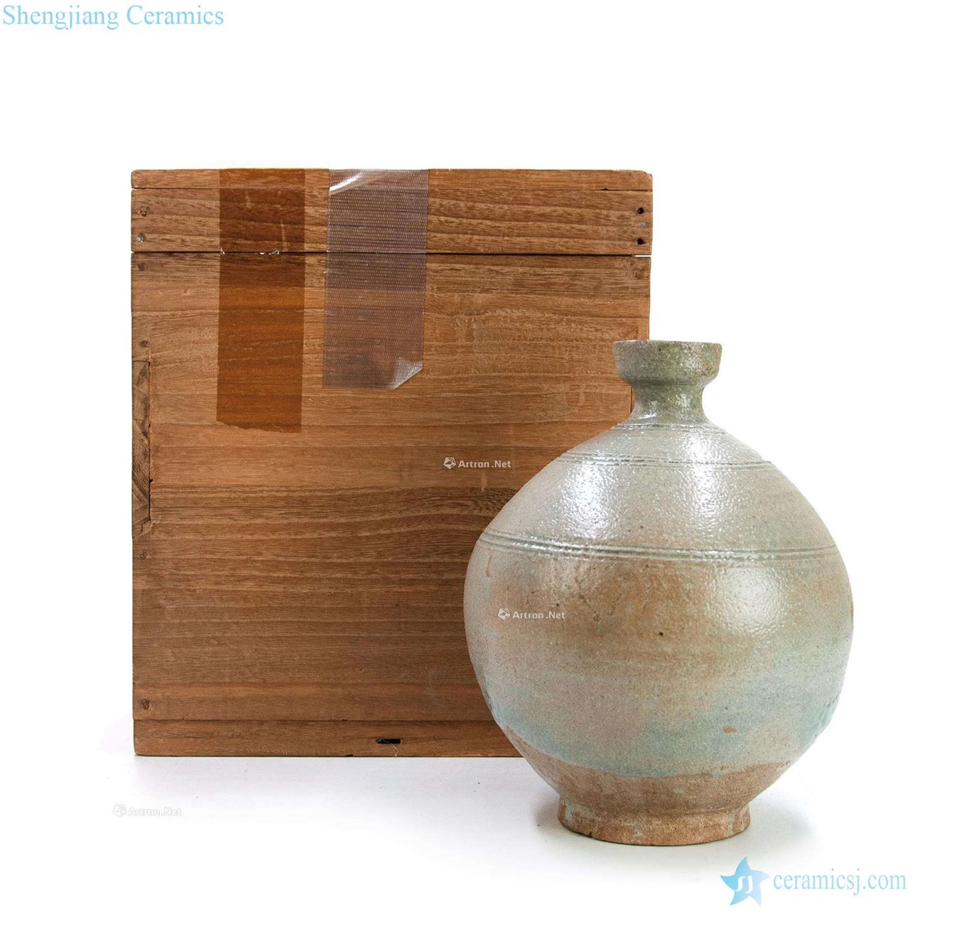 Koryo period (918-1392), celadon dish round bottles