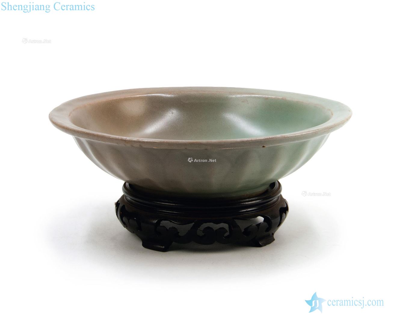 The song dynasty Printed longquan celadon bowls