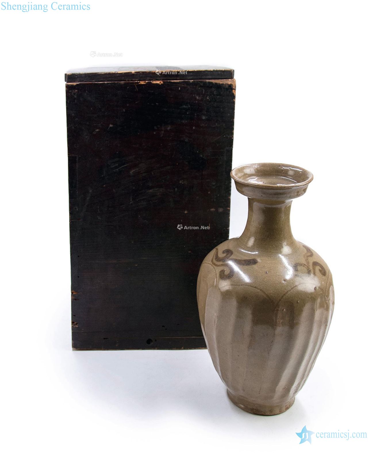 Koryo period (918-1392), celadon black flower dish buccal bottle