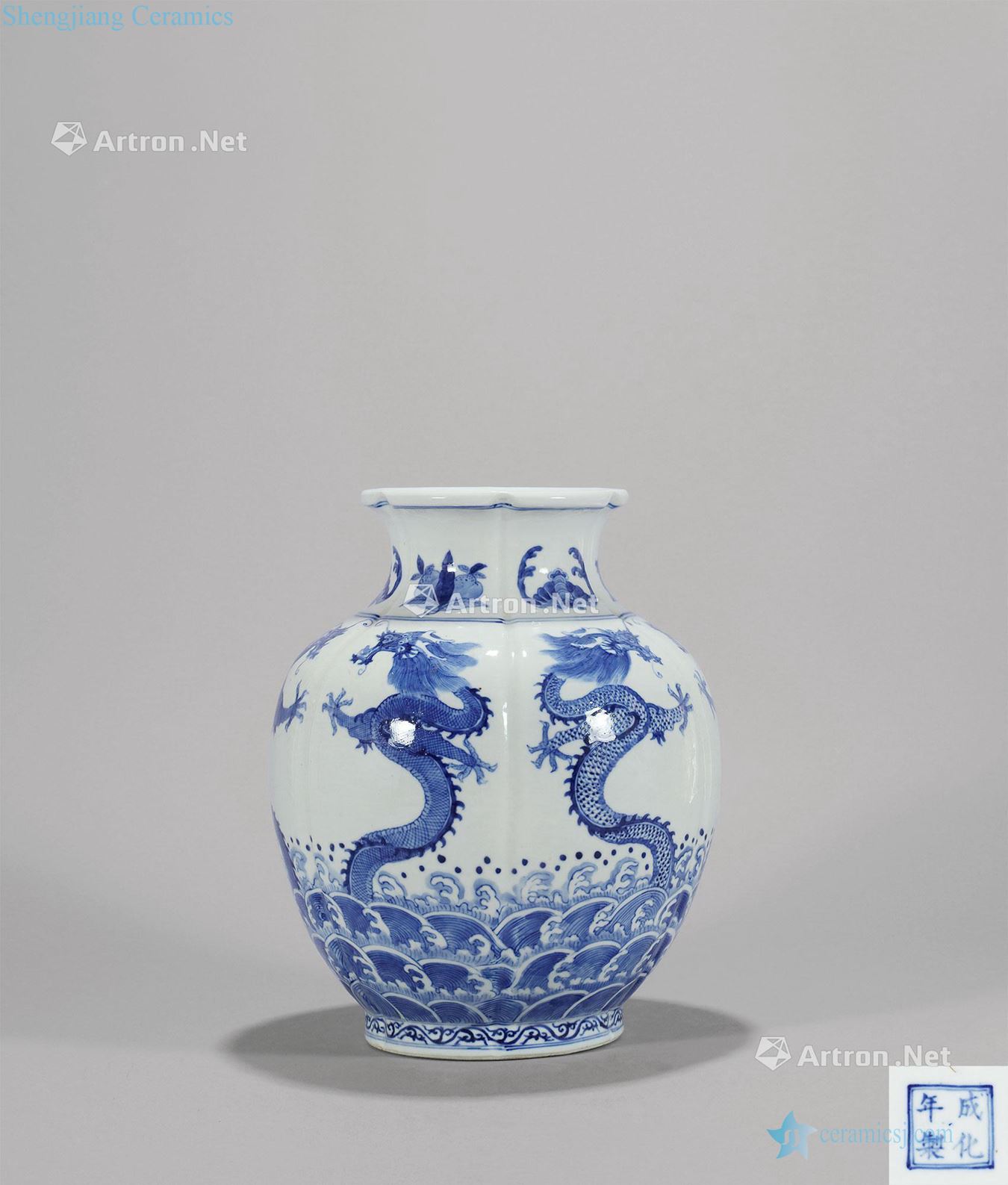 qing Blue and white dragon statue