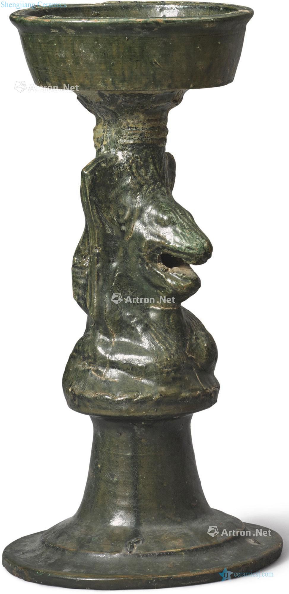 Han green glaze bear shape lamp