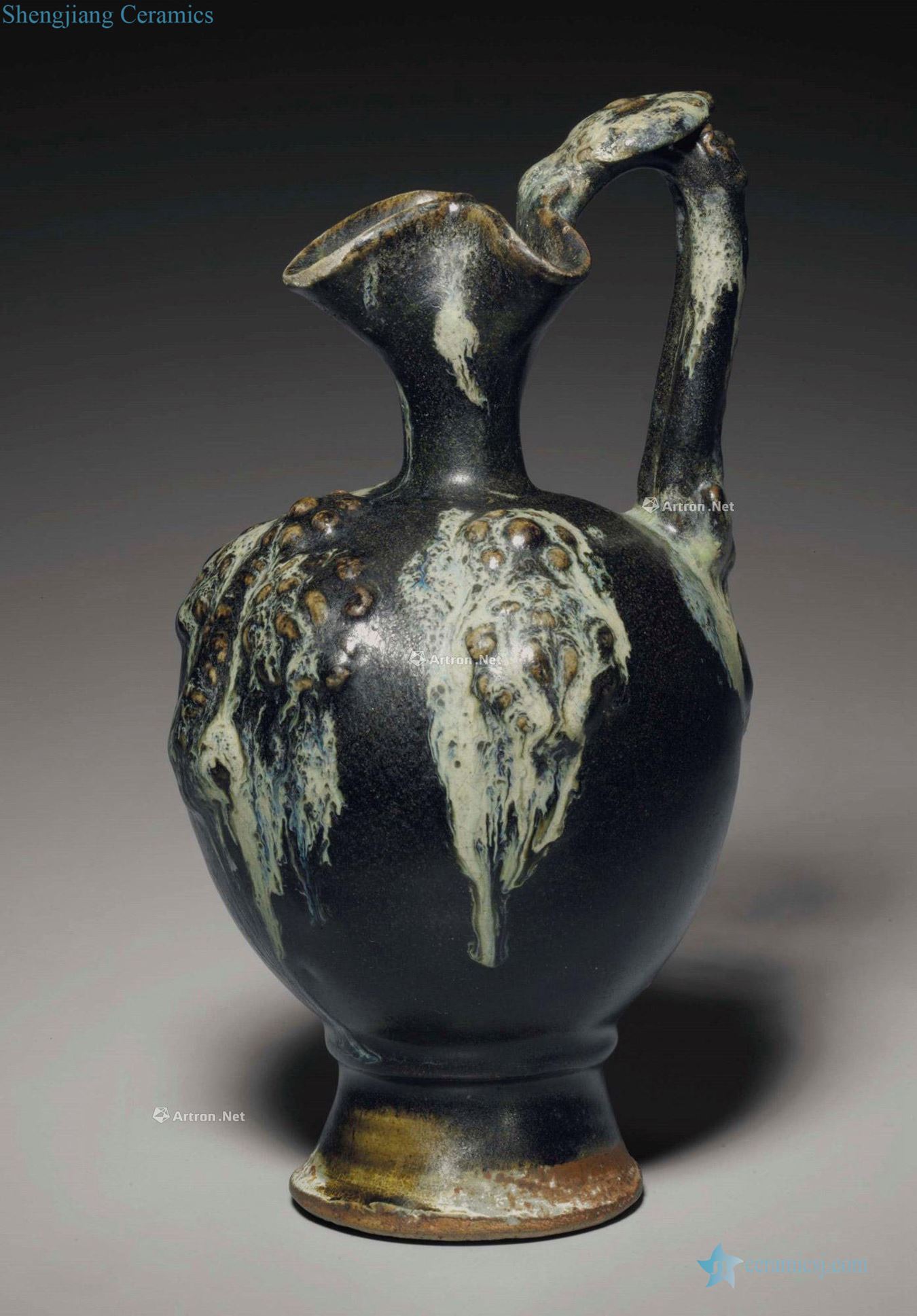 TANG DYNASTY, 7 th ~ 8 th CENTURY A RARE SPLASH - GLAZED APPLIQUE - DECORATED EWER