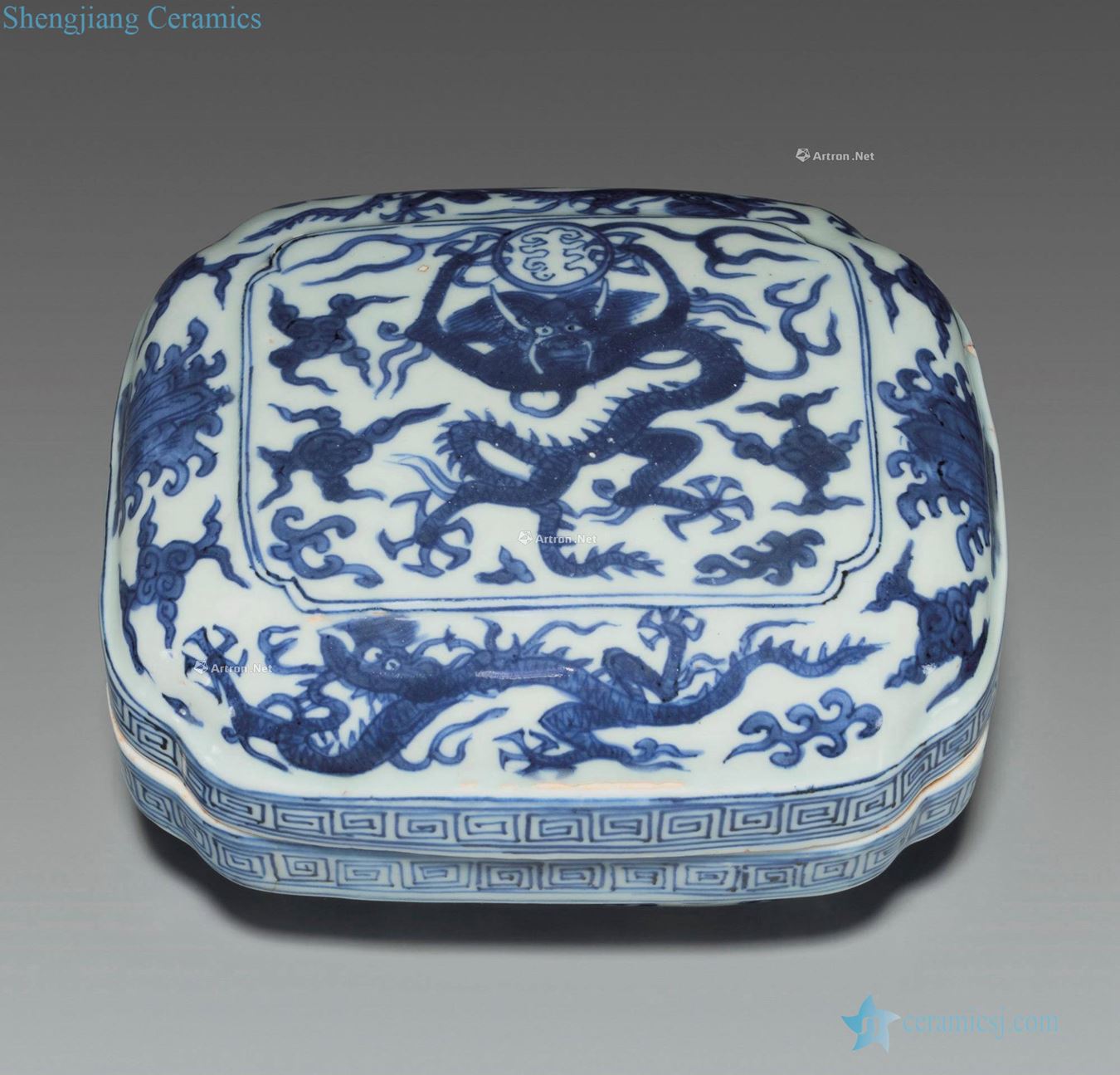Wanli period (1573-1619), A BLUE AND WHITE as - FORM BOX AND COVER