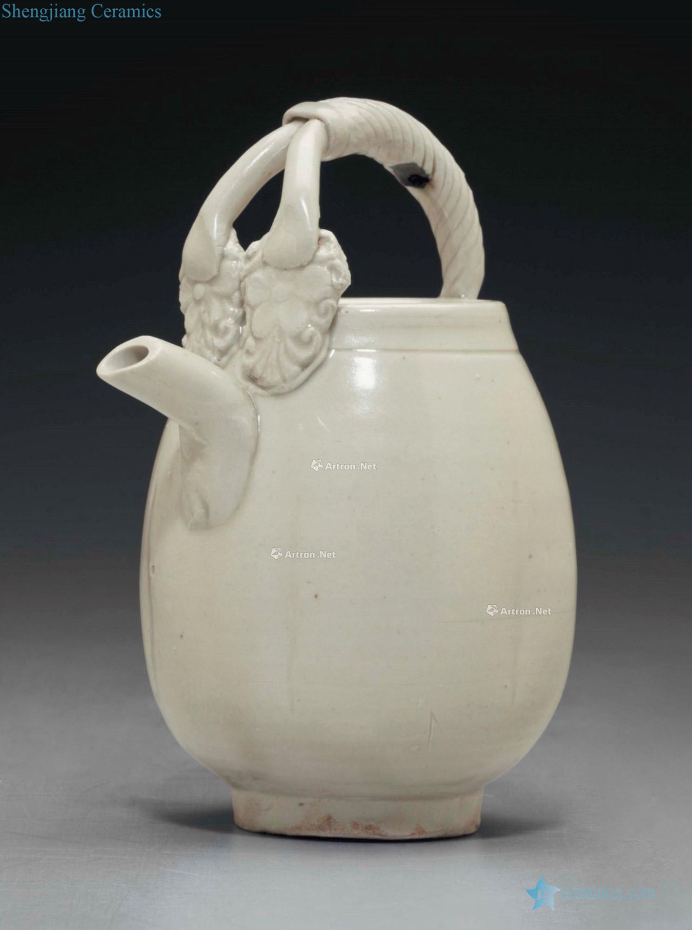 SONG DYNASTY (AD 960 ~ 1279) A SMALL DING EWER