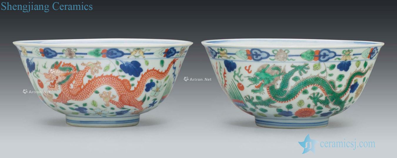 DAOGUANG SIX ~ CHARACTER SEAL MARKS IN UNDERGLAZE BLUE AND OF THE PERIOD (1821 ~ 1850), A PAIR OF WUCAI 'DRAGON AND phoenix' BOWLS