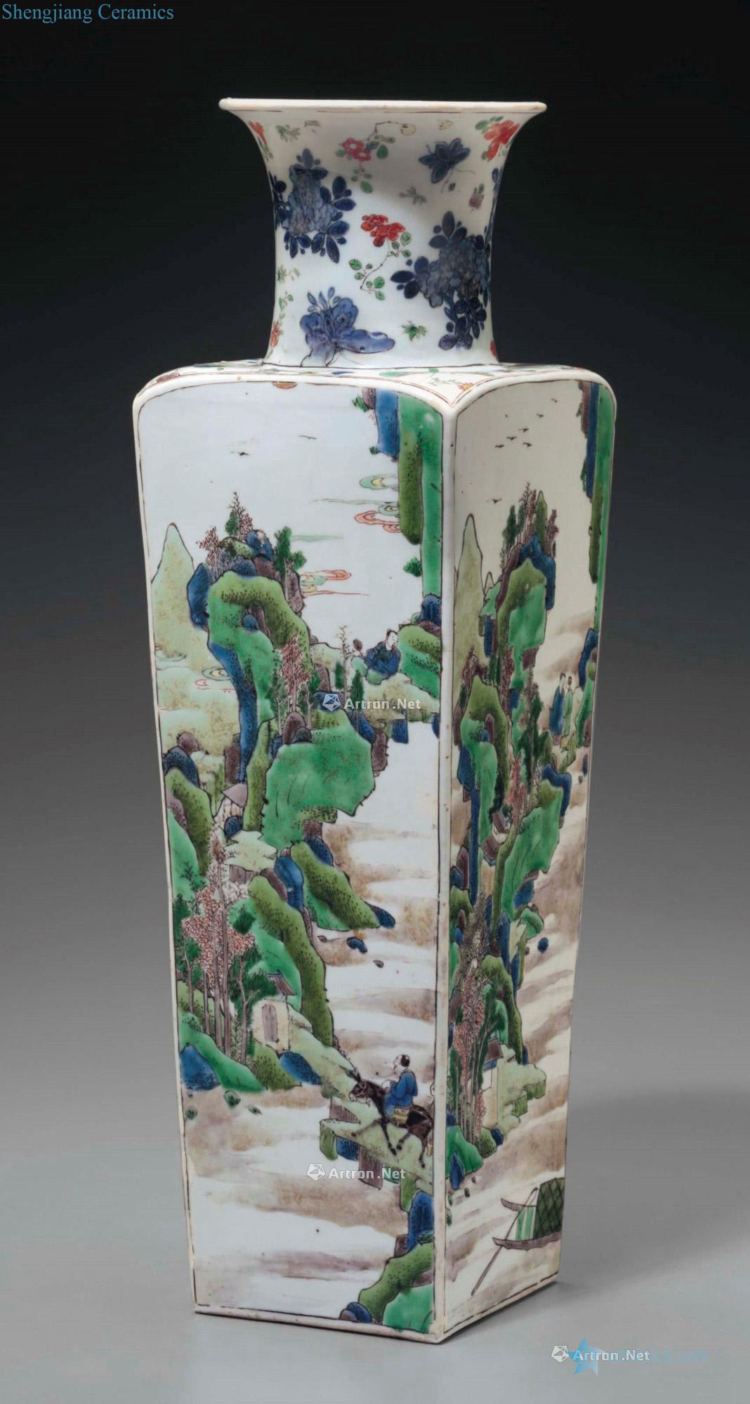 KANGXI PERIOD (1662 ~ 1722) A FAMILLE VERTE FACETED VASE