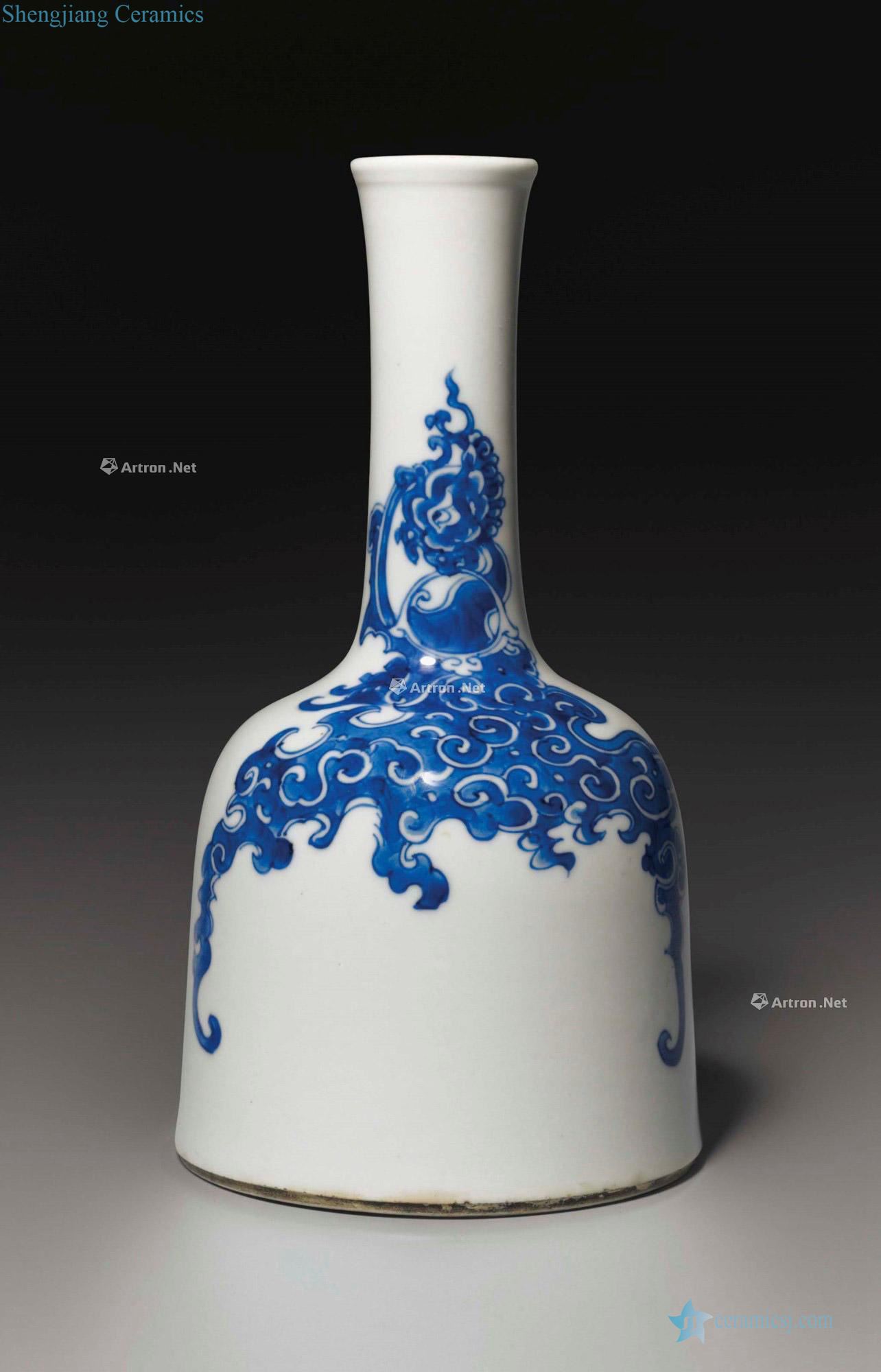 KANGXI PERIOD (1662 ~ 1722). A BLUE AND WHITE MALLET VASE