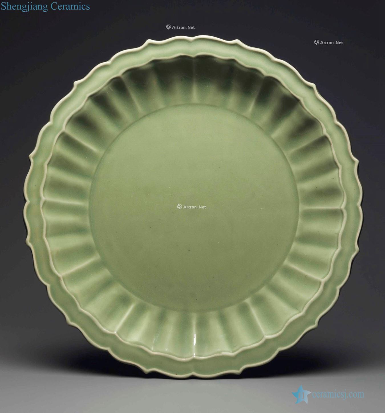 Ming, in the early 14th century - the late 15th century A SUPERB LARGE LONGQUAN CELADON BRACKET - LOBED DISH