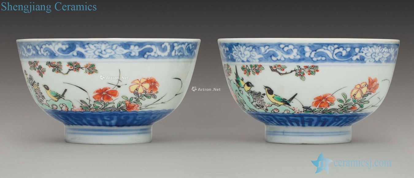 KANGXI PERIOD (1662 ~ 1722), A PAIR OF SMALL FAMILLE VERTE AND UNDERGLAZE BLUE - DECORATED BOWLS