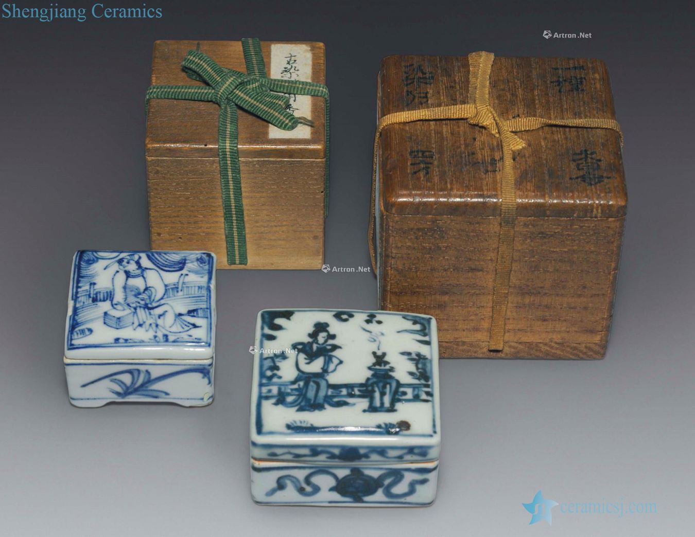 MING DYNASTY, the 16 th ~ 17 th CENTURY TWO SMALL BLUE AND WHITE SQUARE BOXES AND COVERS