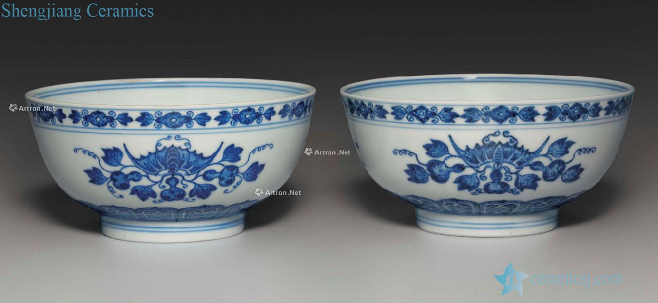 QIANLONG SIX ~ CHARACTER SEAL MARKS IN UNDERGLAZE BLUE AND OF THE PERIOD (1736 ~ 1795) TWO BLUE AND WHITE BOWLS