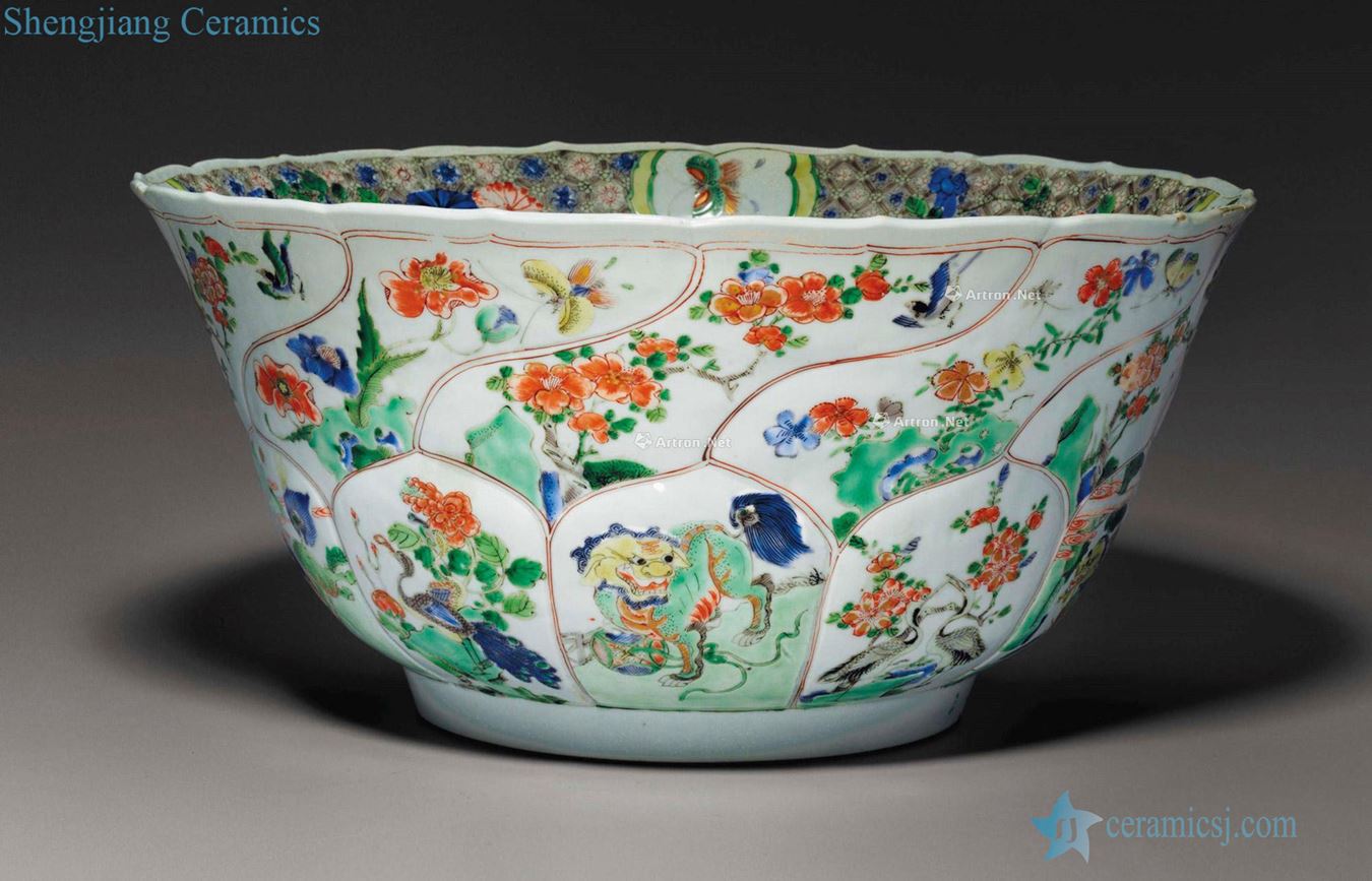 KANGXI PERIOD (1662 ~ 1722) A LARGE FAMILLE VERTE BOWL