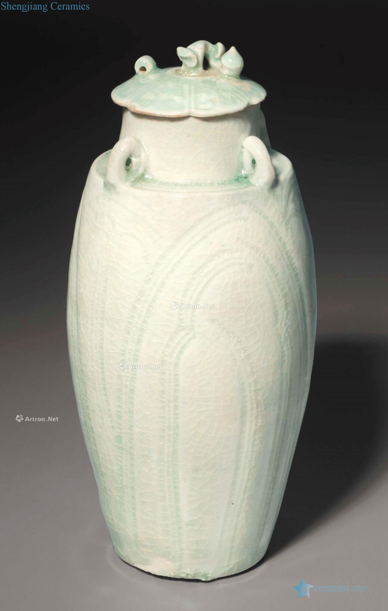 SOUTHERN SONG DYNASTY (1127 ~ 1279) A CARVED QINGBAI VASE AND A COVER