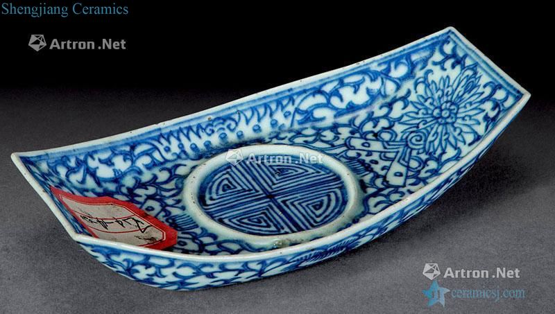 Mid qing Blue and white lotus design tea boat