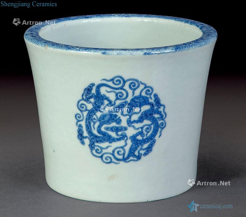 Qing dynasty blue-and-white walk-on basin