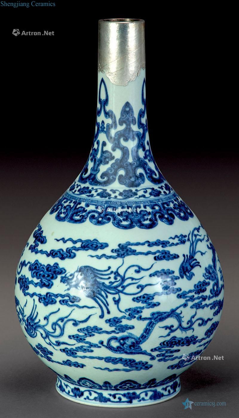 qing Blue and white dragon taper bottle
