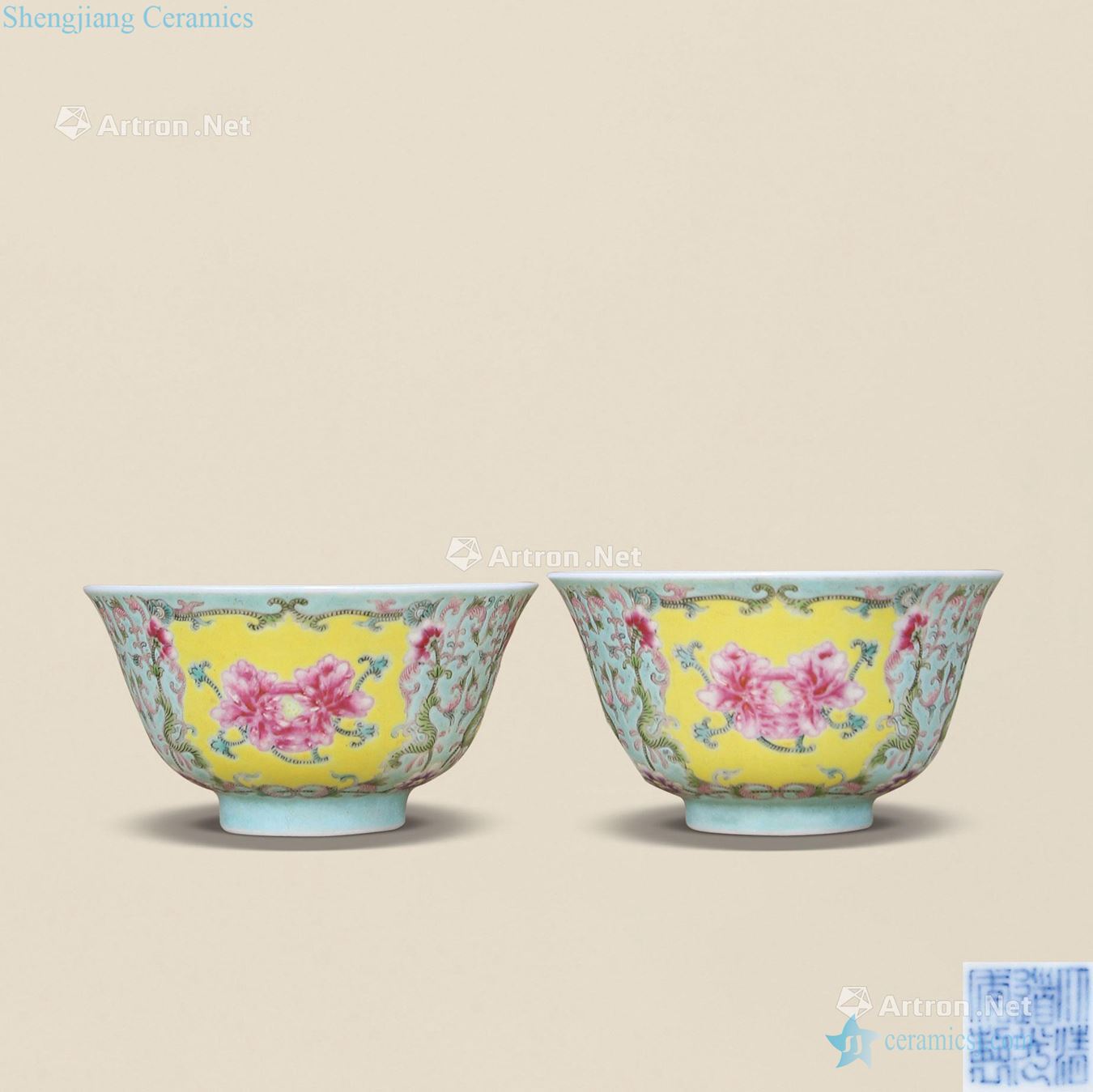 Qing daoguang Turquoise enamel medallion flowers green-splashed bowls (a)
