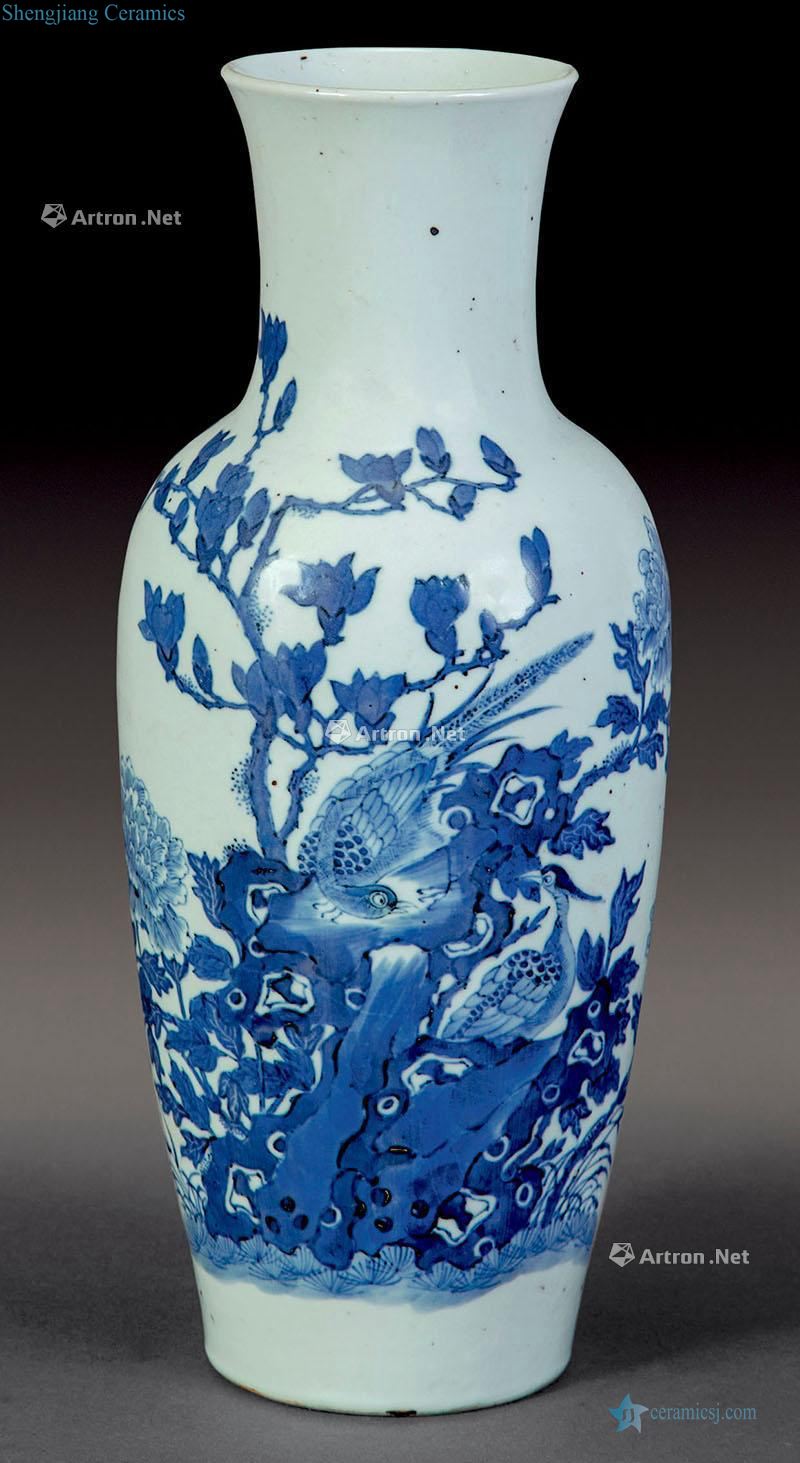 qing Blue and white painting of flowers and a bottle