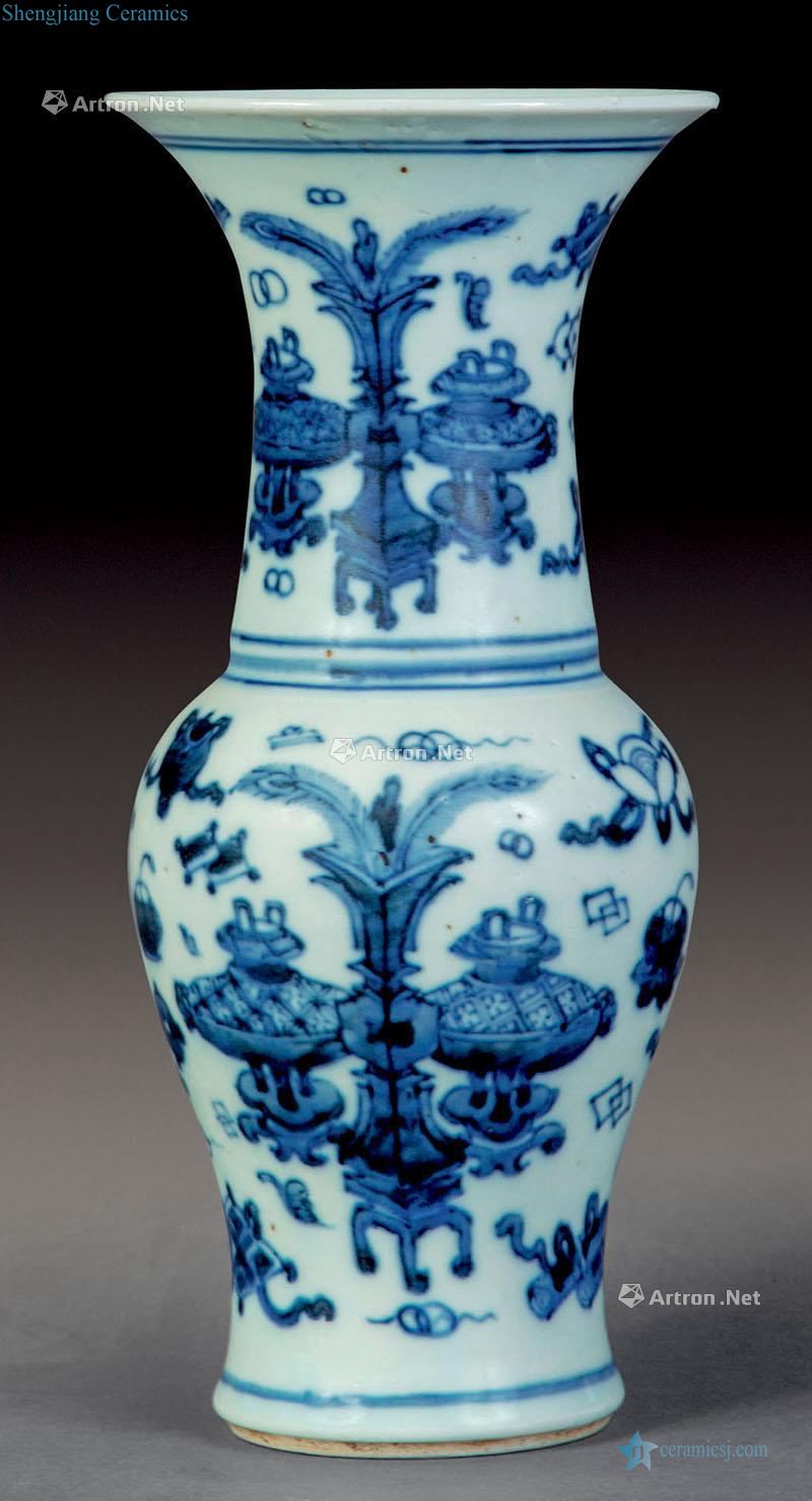 Qing dynasty blue and white flower vase with antique pattern