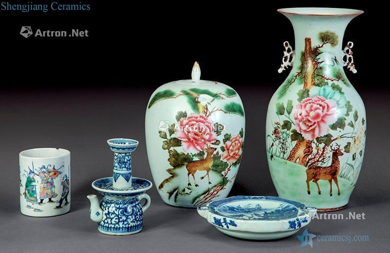 Qing porcelain, enamel bottles, cans (5)