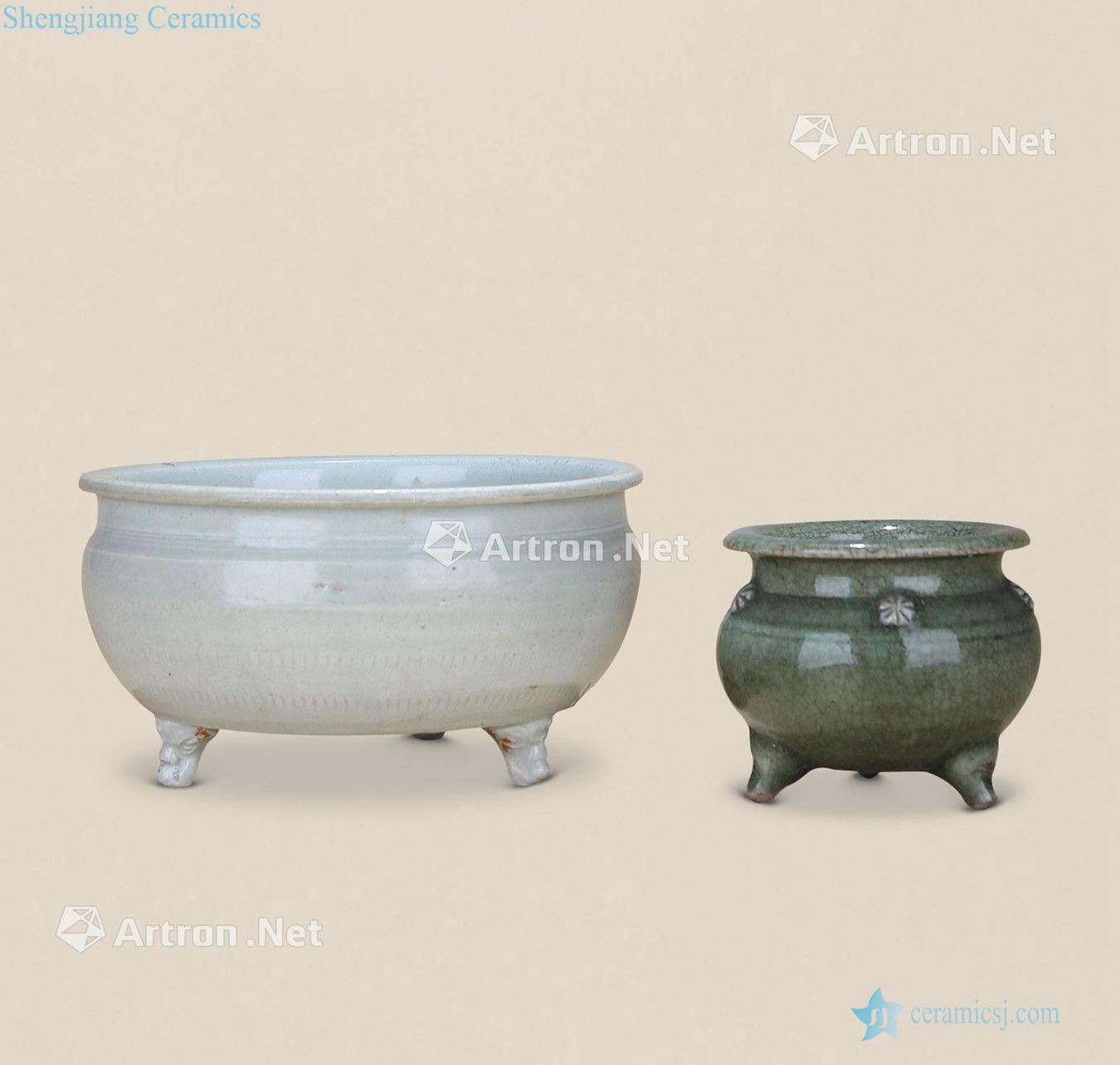 Ming Longquan green glaze incense burner (2)