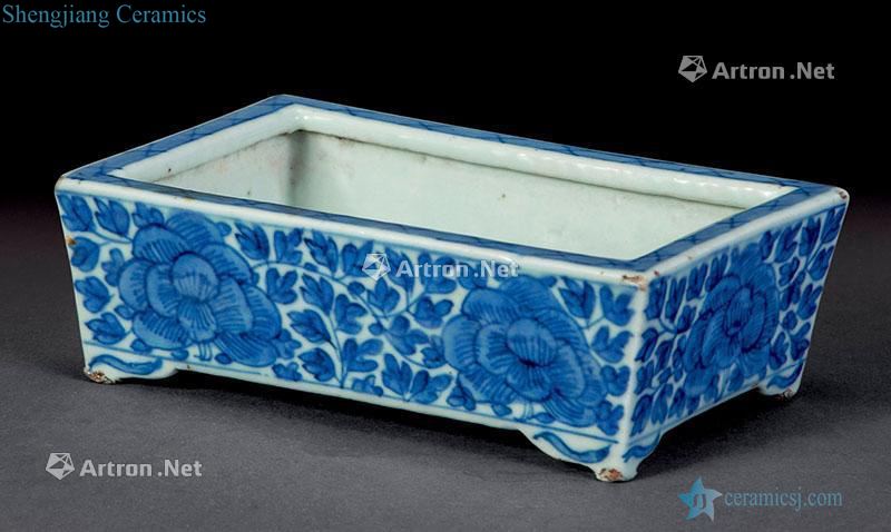 Qing dynasty blue and white flower narcissus basin
