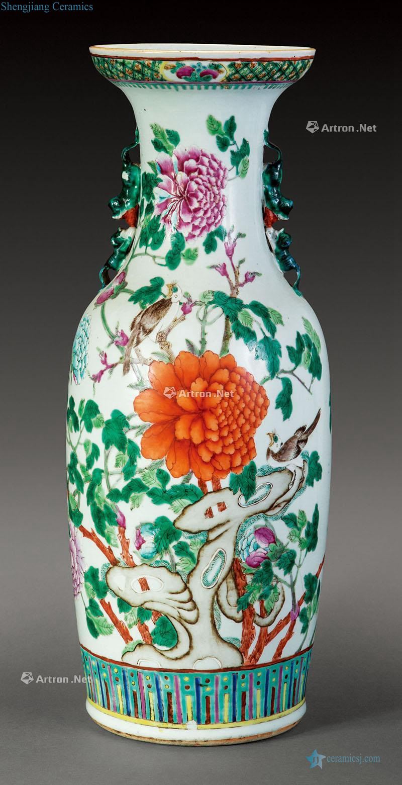 Qing guangxu famille rose flower vase with a lion