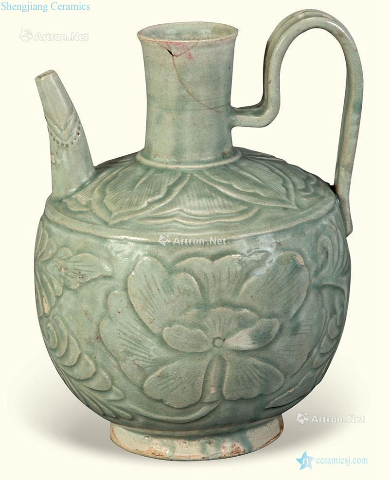 Ming Green glaze ewer flowers