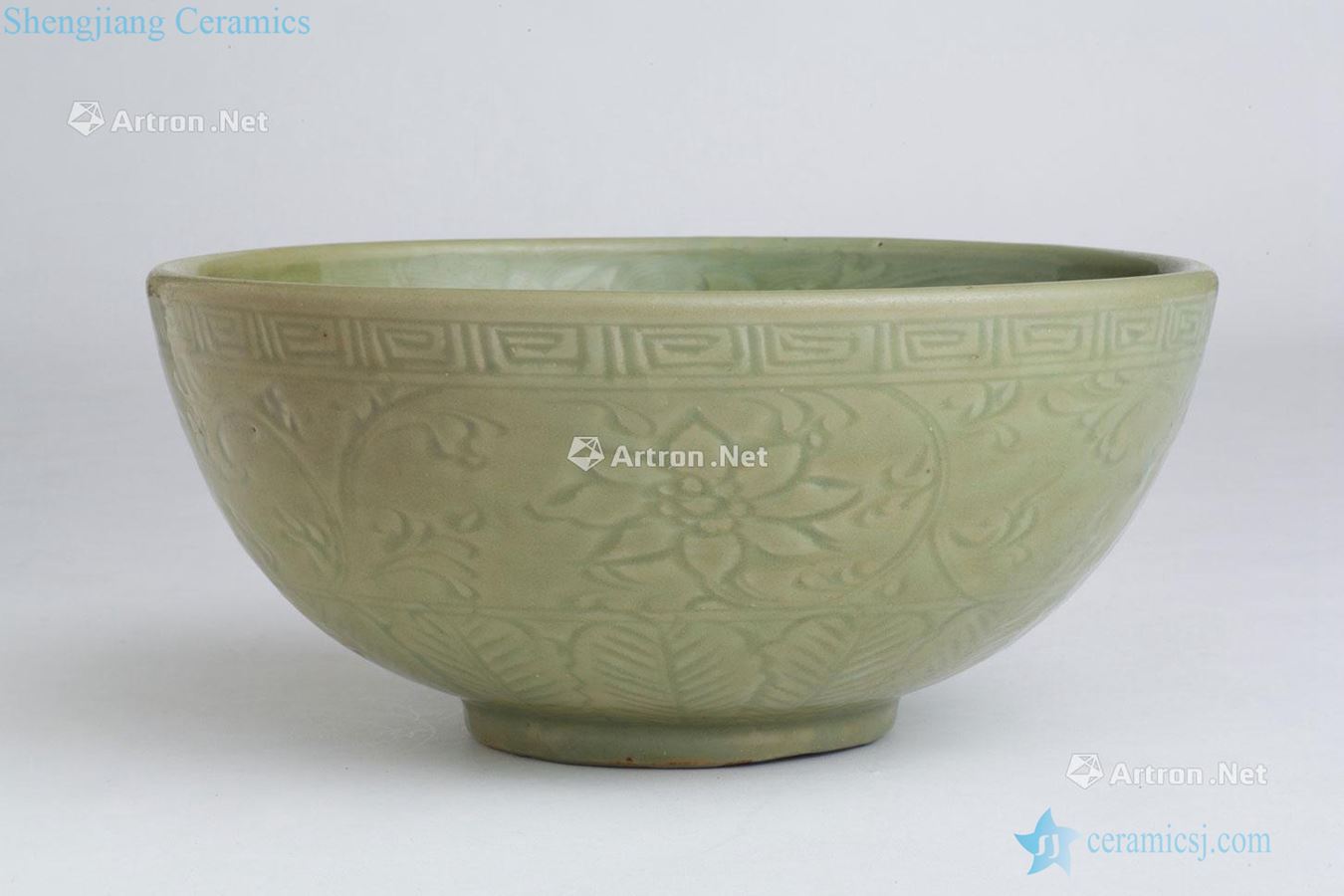 Ming Longquan celadon carved decorative pattern bowl