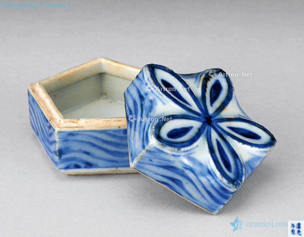 Blue and white petals is sweet boxes