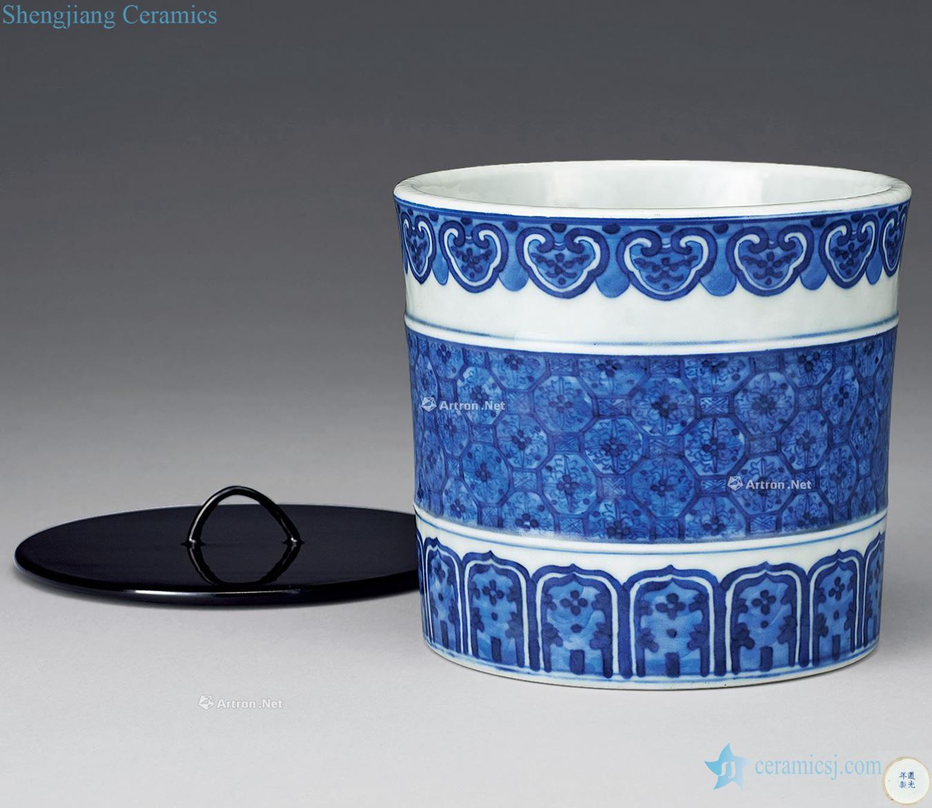 Qing dynasty blue-and-white satisfied grain barrel