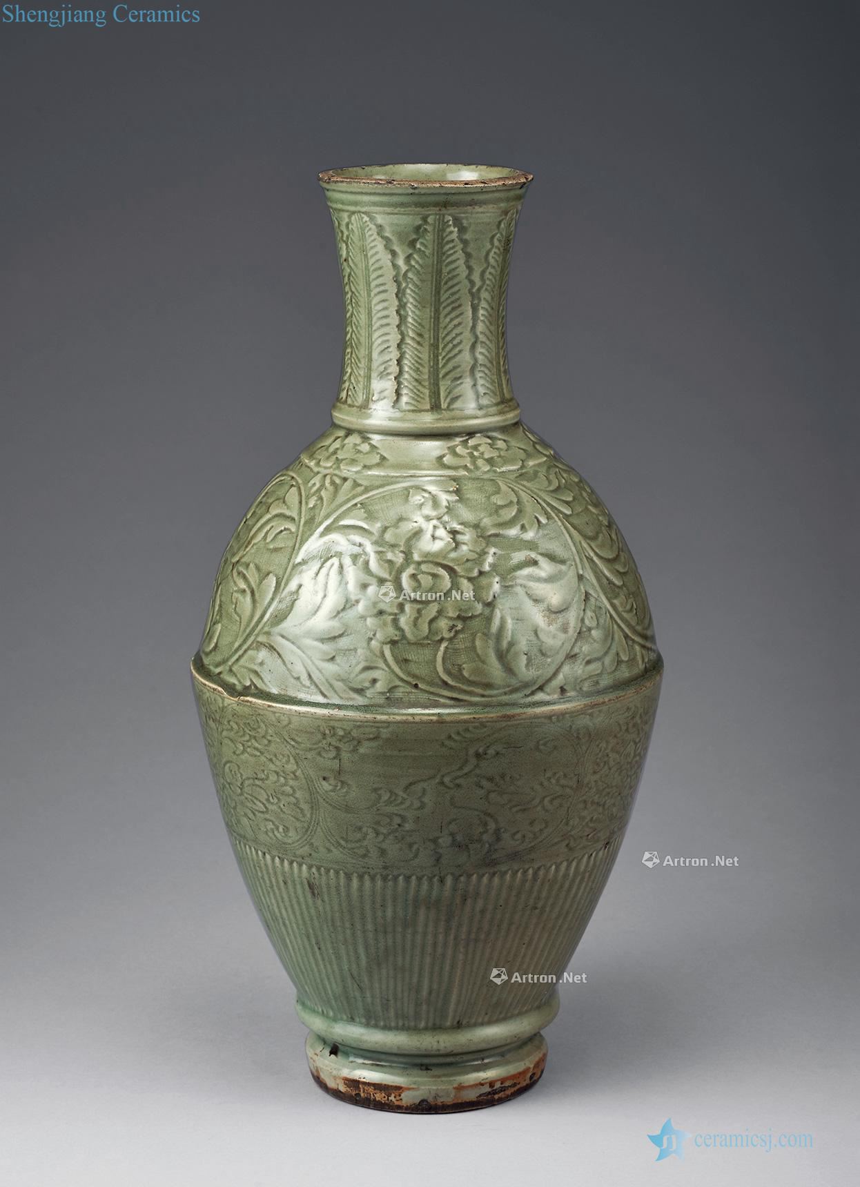 Ming Celadon carved flower grain to the flask