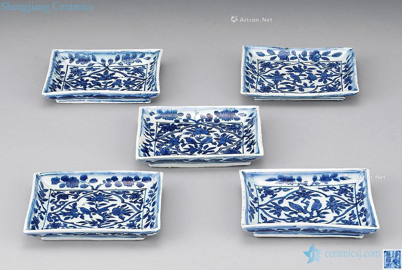 Ming wanli Blue and white flower grain square plate (five guest)