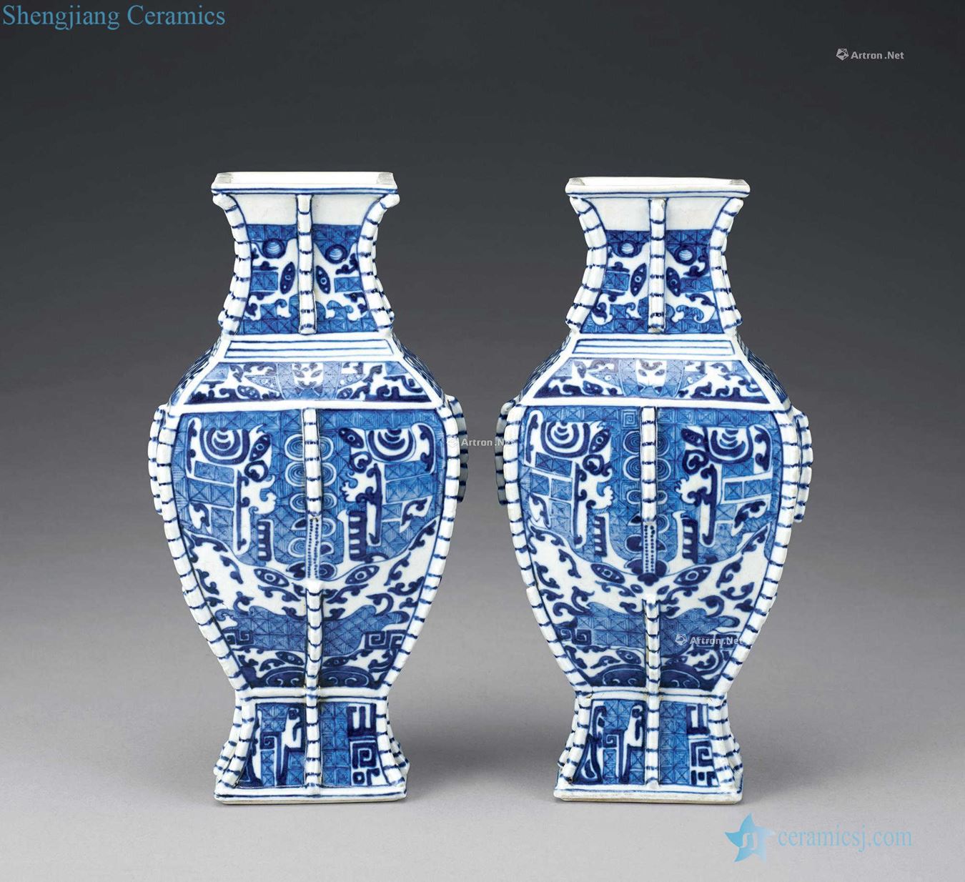 Qing dynasty blue and white beast grain vase (a)