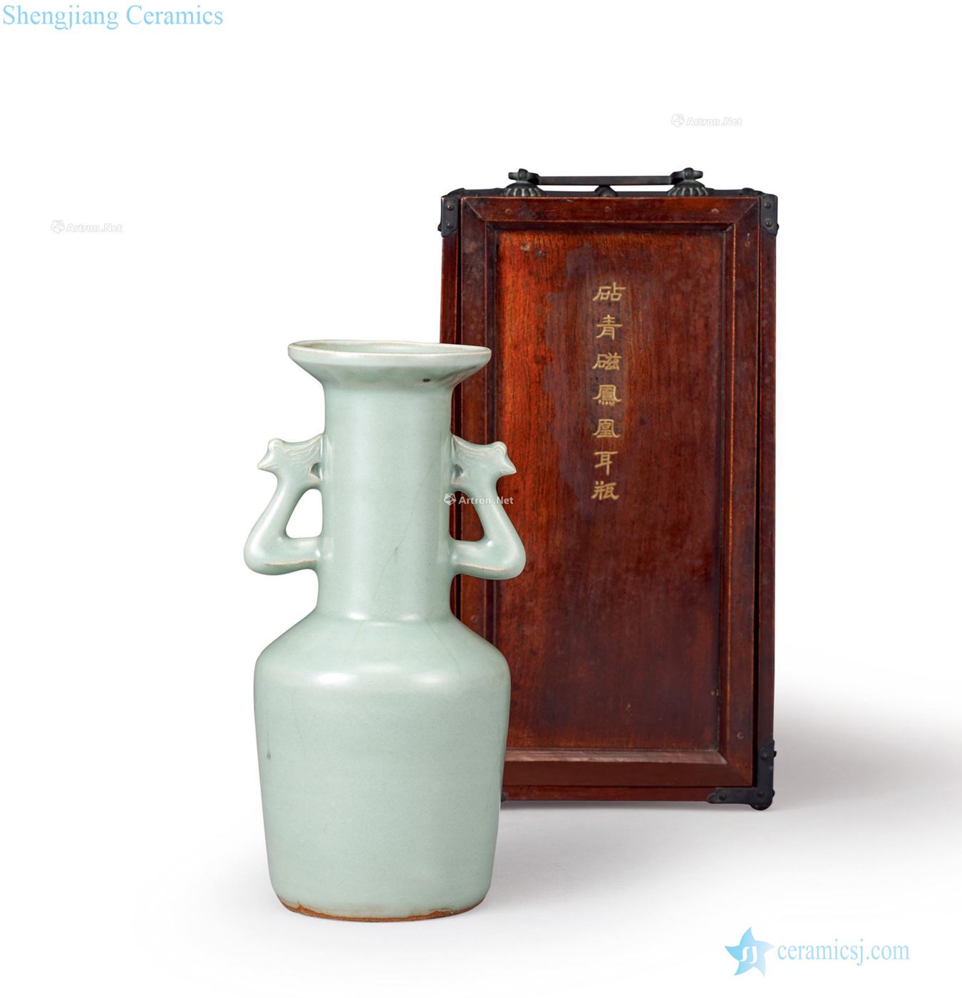 Ming Longquan celadon celadon vase with a double phoenix