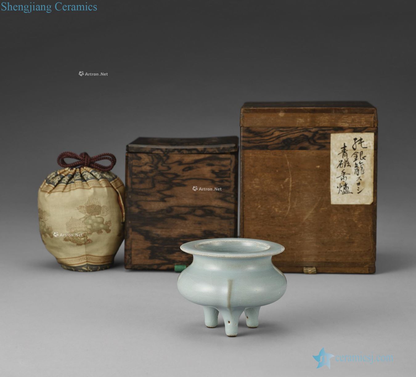 The song dynasty longquan celadon by three foot incense burner