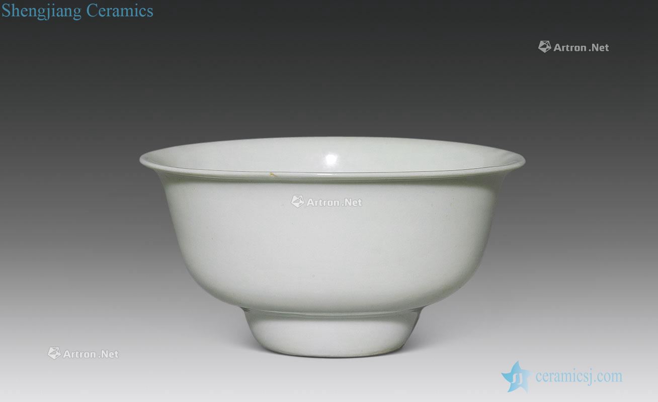Ming dynasty Sweet white glaze shadow around flowers green-splashed bowls
