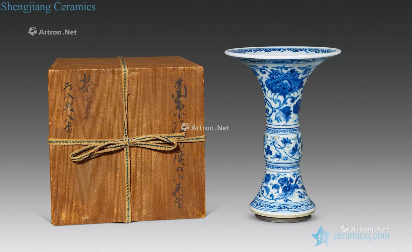 Blue and white around the qing emperor kangxi, yongzheng branch grain flower vase with flowers